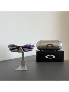 Oakley Men's Silver and Black Sunglass
